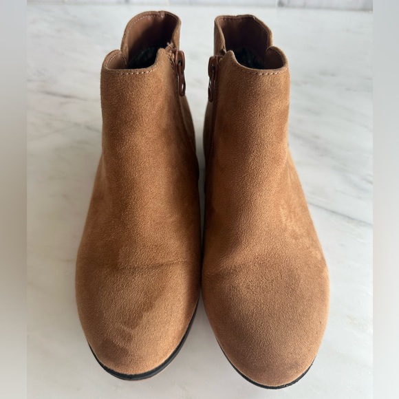 EUC Cat and Jack Girls Booties Size 2 - Picture 1 of 5